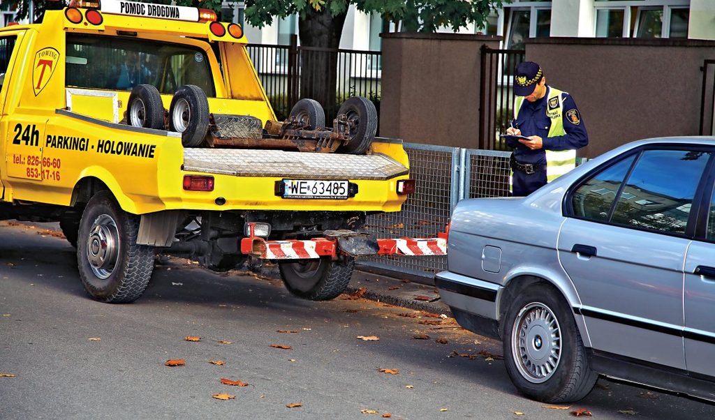 Działalność Straży Miejskiej – kontrole palenisk (smog) i źle zaparkowane samochody w centrum.
