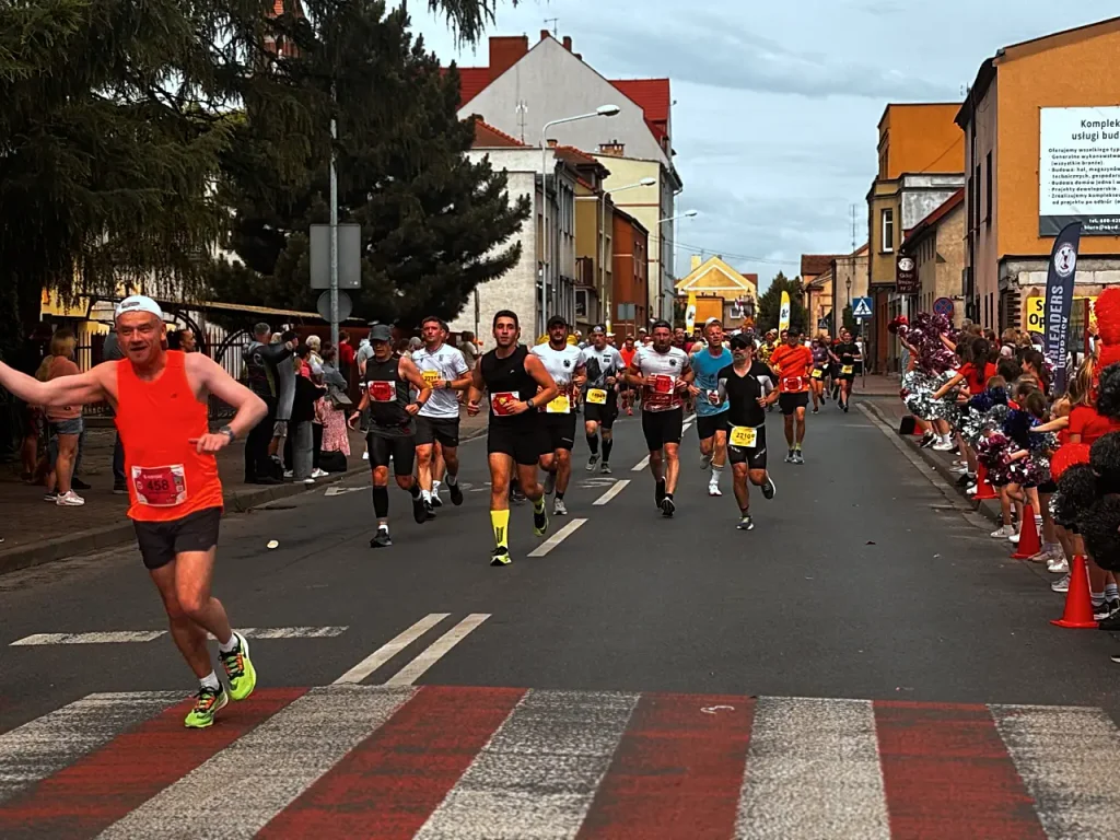 Półmaraton Grodziski – trasa, zapisy, medale i utrudnienia w ruchu drogowym podczas biegu.