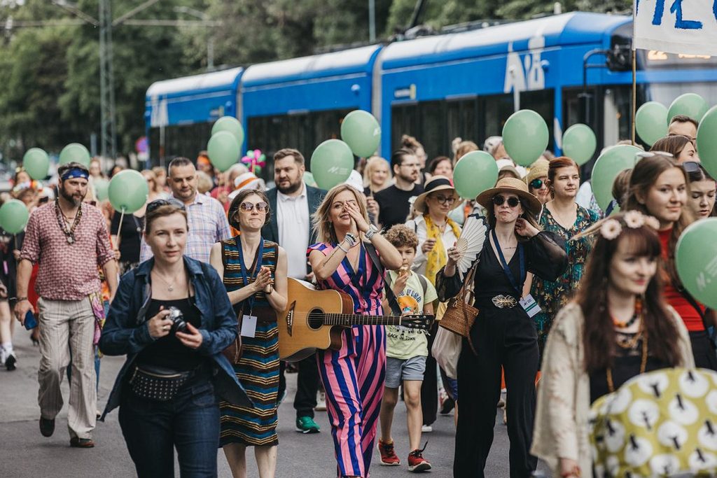 Kalendarz imprez w Centrum Kultury: Wystawy, spektakle teatralne i seanse w lokalnym kinie.